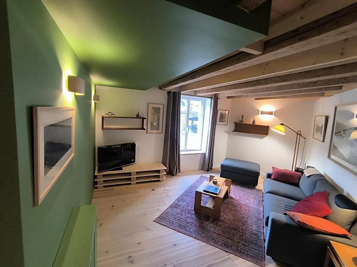 La Maison Rouge Sur Le Port A Proximite De Toutes Commodites 2 Personnes Plérin Semesterbostad
